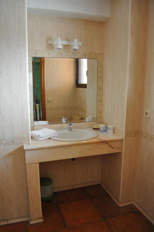 Hotel Langa Cerezo de Abajo Room photo